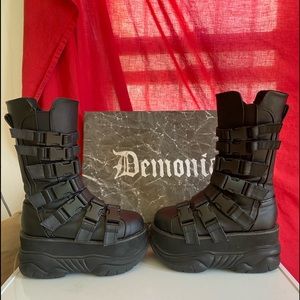 Demonia Neptune 210 Unisex Women’s 8 Men’s 6
